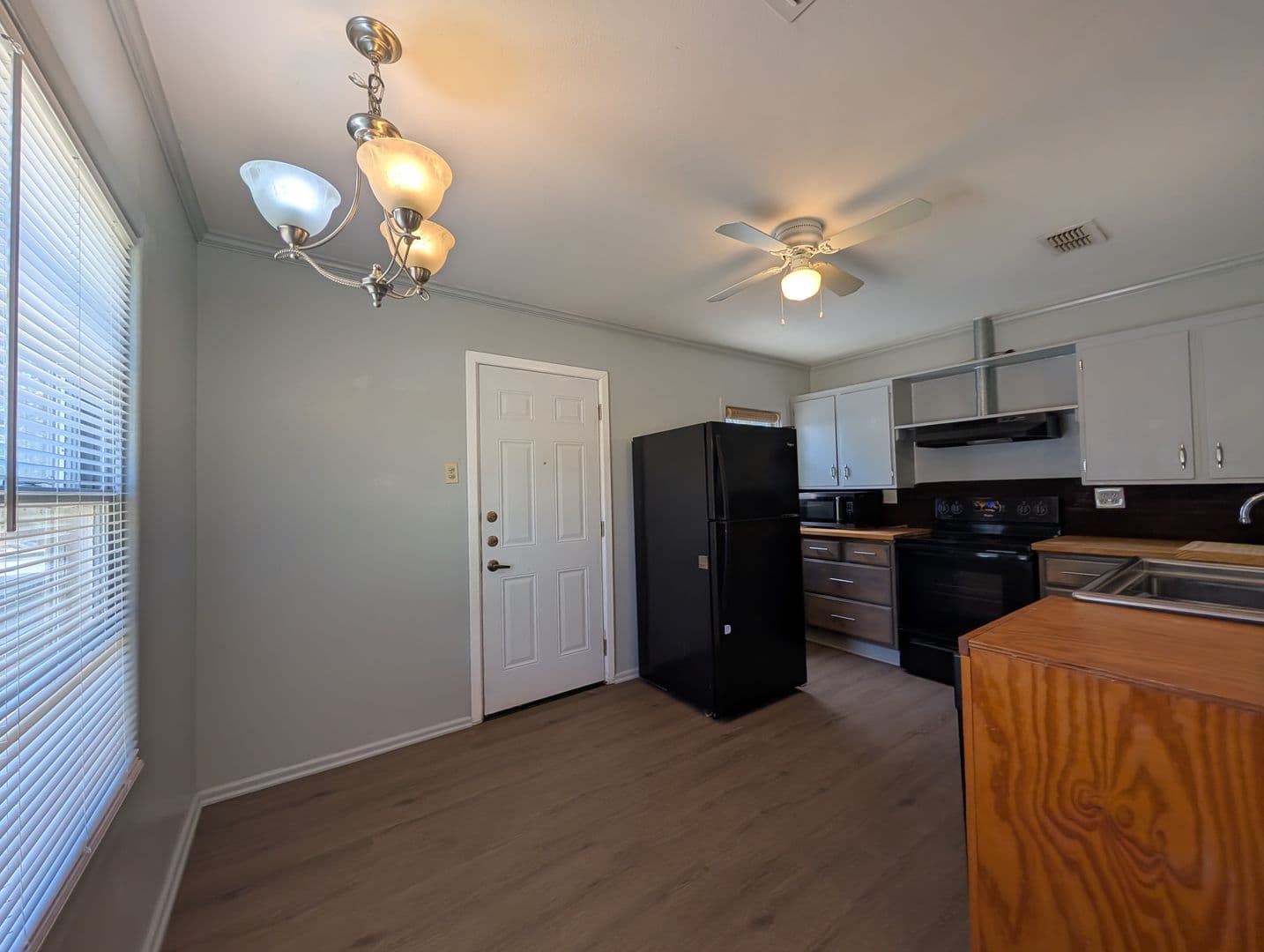 New Braunfels House: 890 Josephine