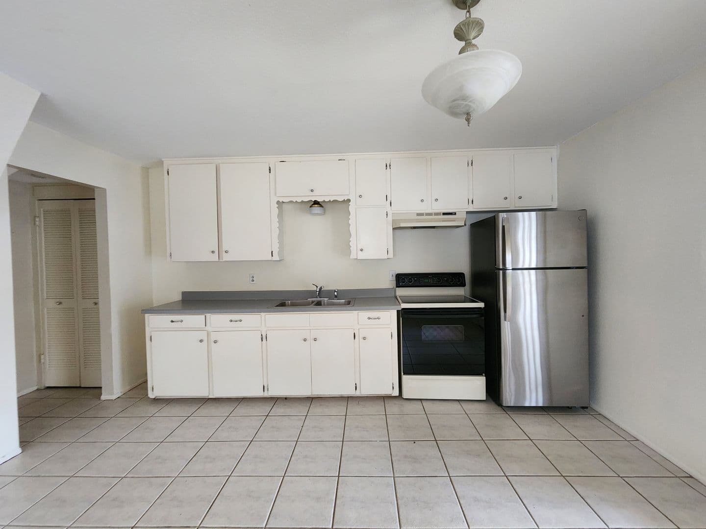 New Braunfels House: 164 S Union #102