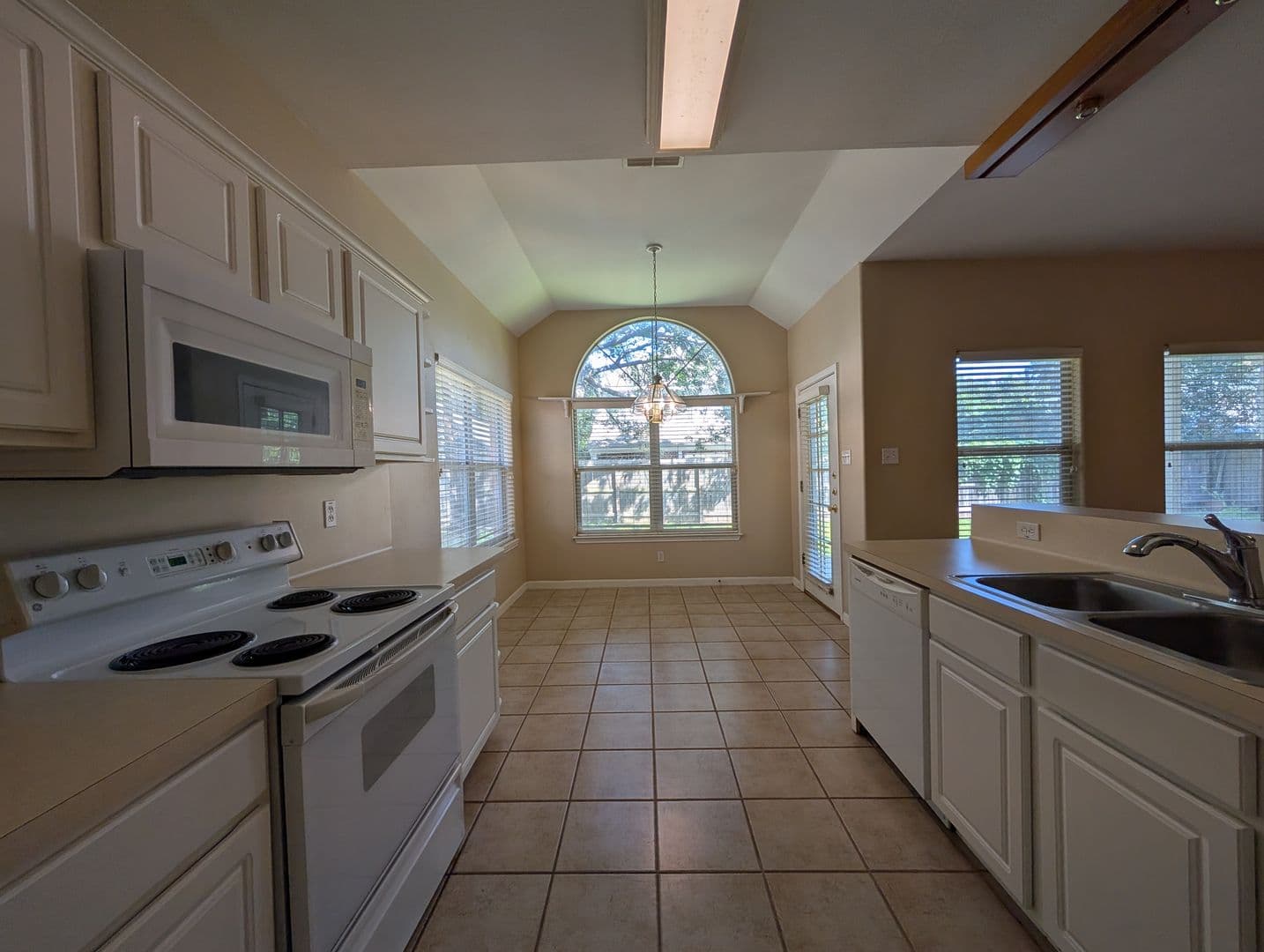 New Braunfels House: 947 River Rock