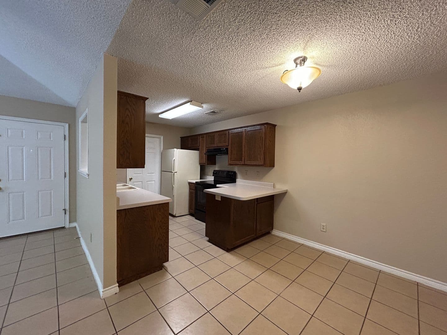 New Braunfels House: 1642 W County Line Rd
