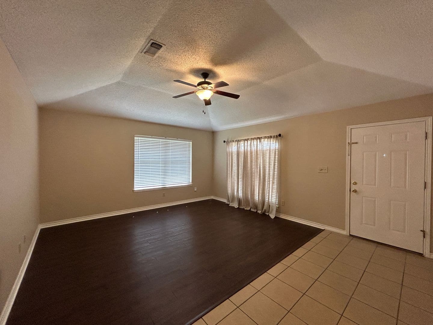 New Braunfels House: 1642 W County Line Rd