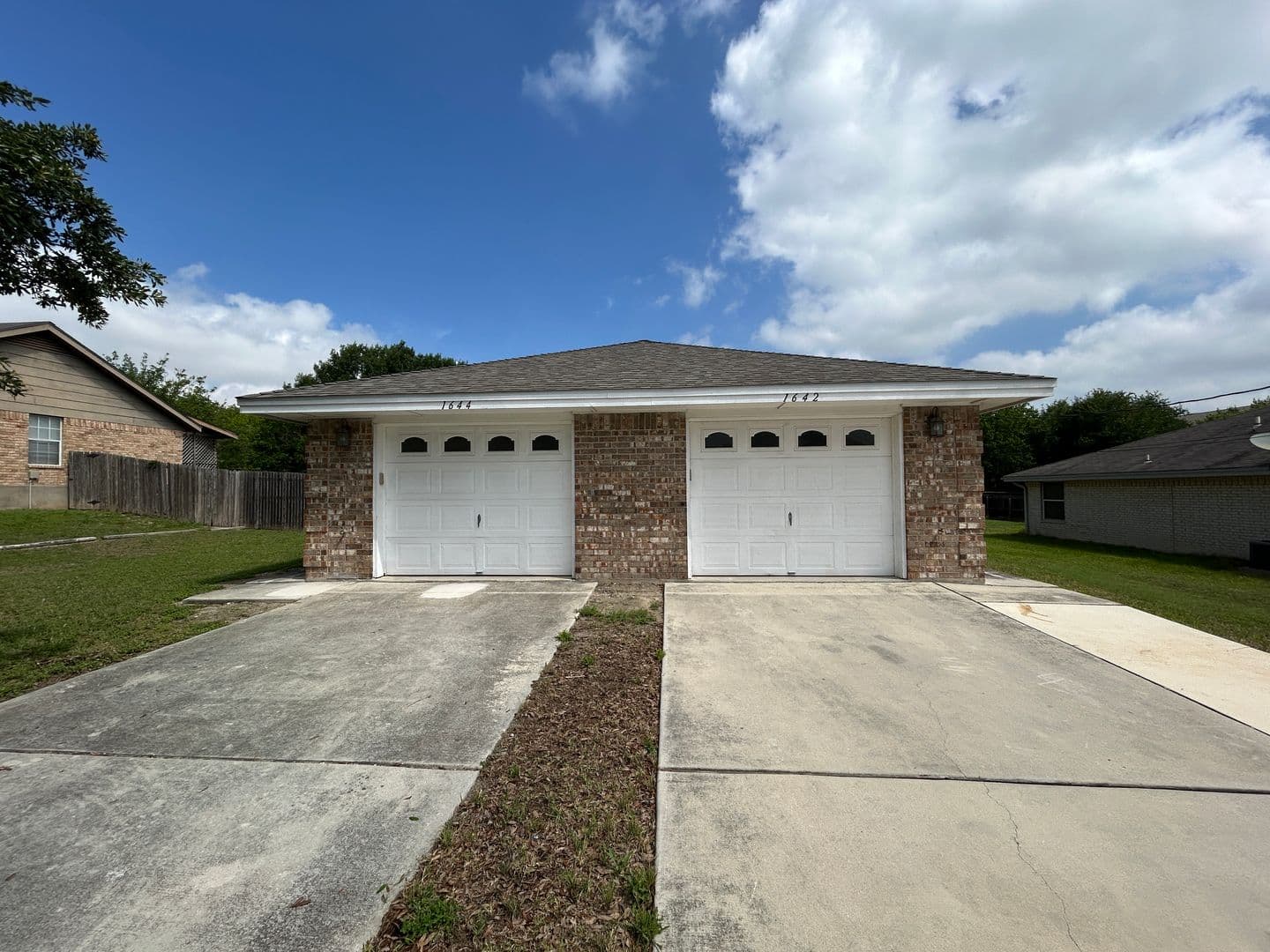 New Braunfels House: 1642 W County Line Rd