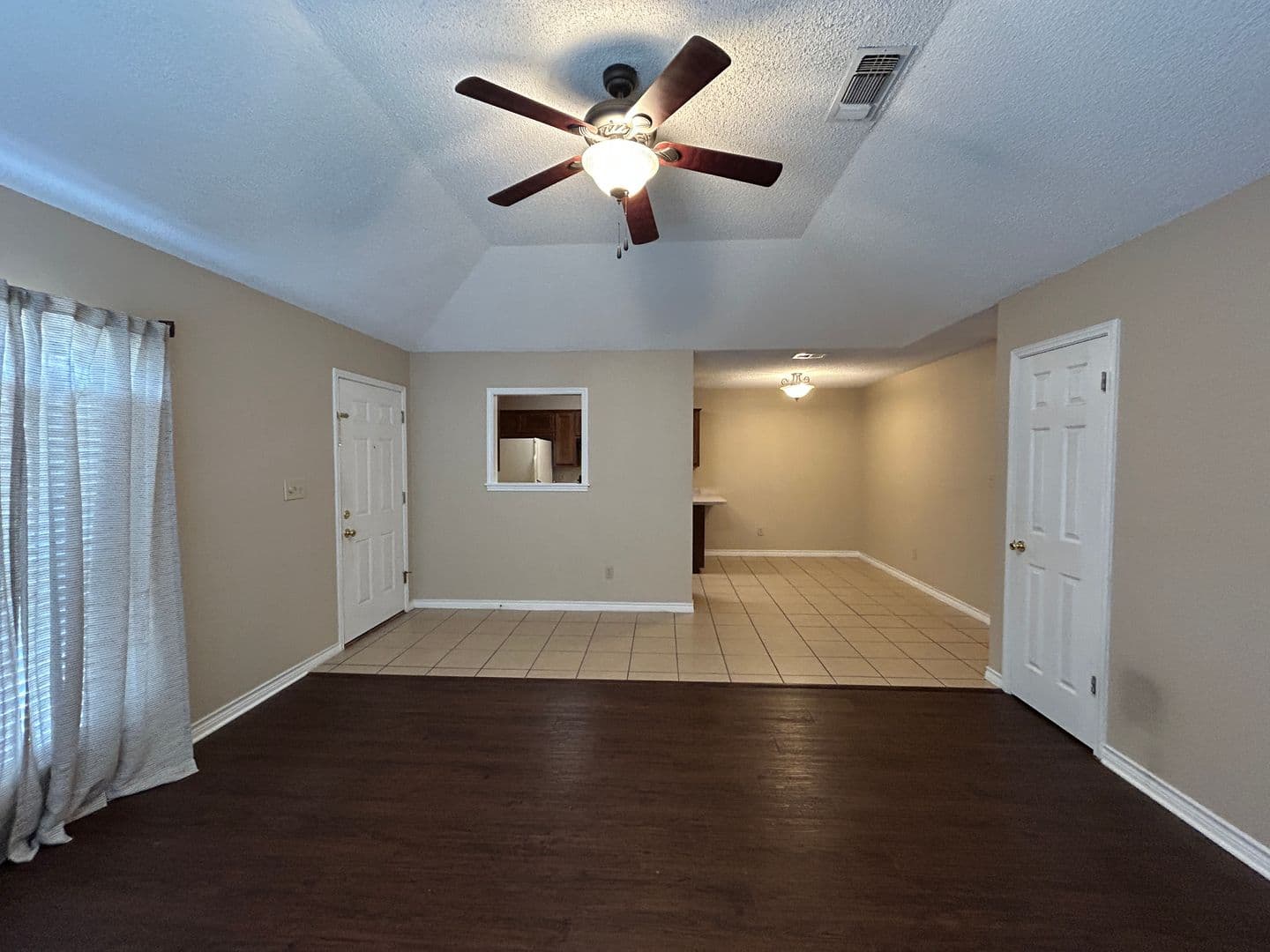 New Braunfels House: 1642 W County Line Rd