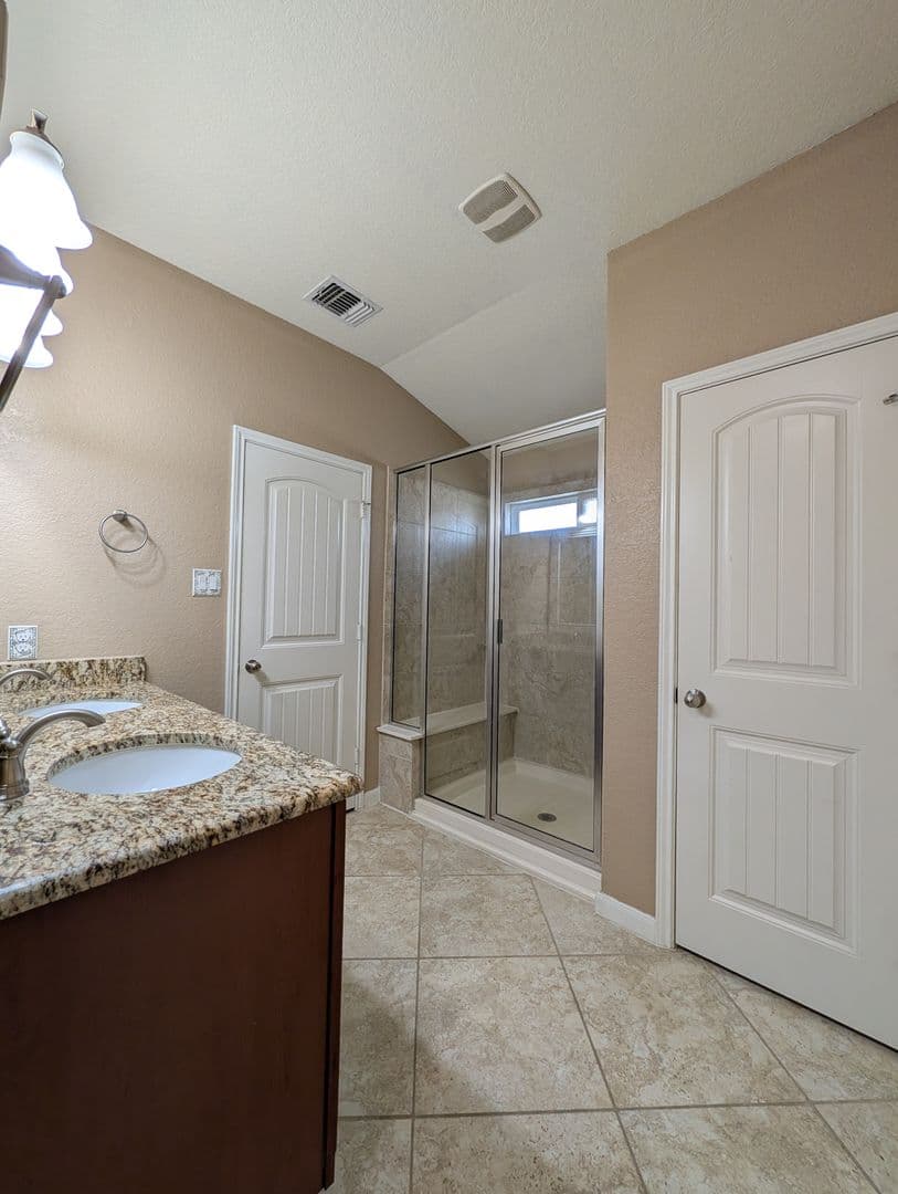 New Braunfels House: 1337 Lauren St