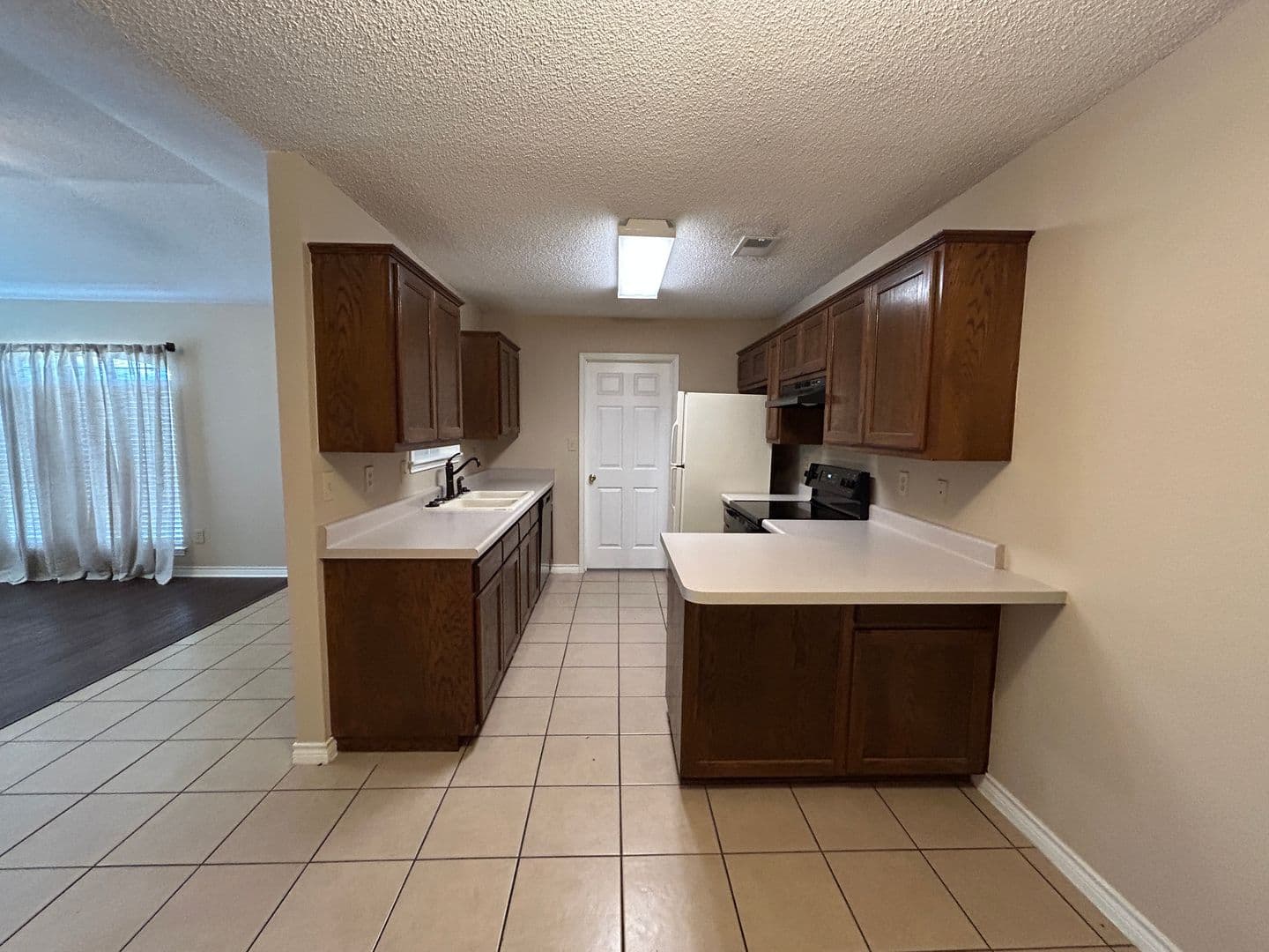 New Braunfels House: 1642 W County Line Rd