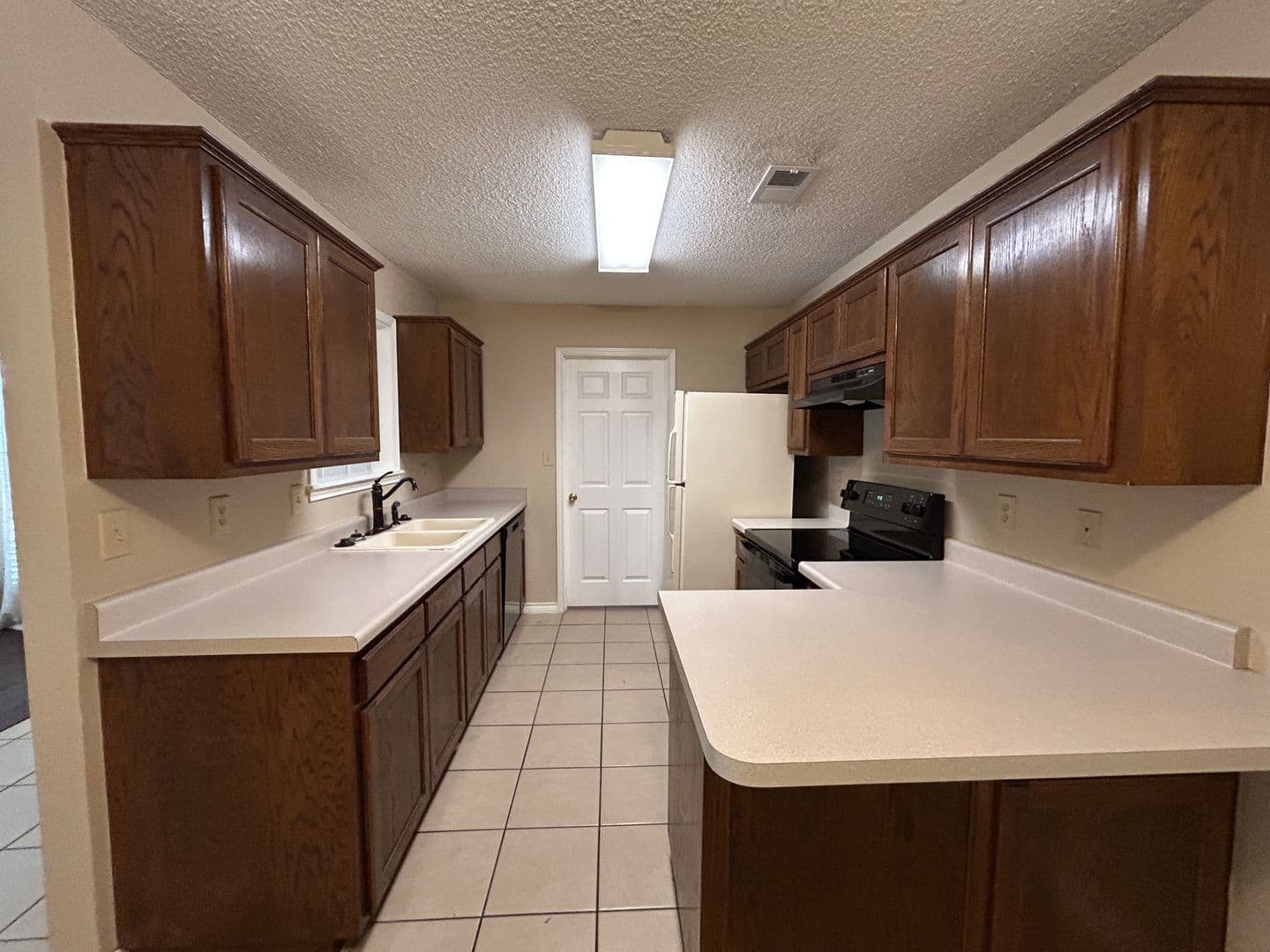 New Braunfels House: 1642 W County Line Rd