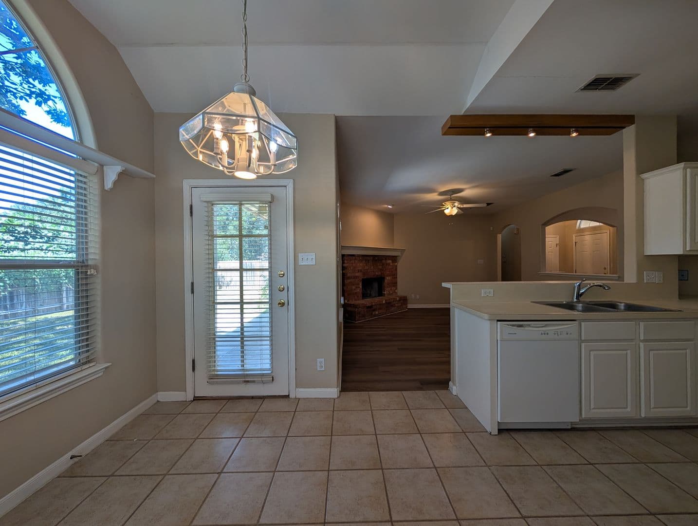 New Braunfels House: 947 River Rock