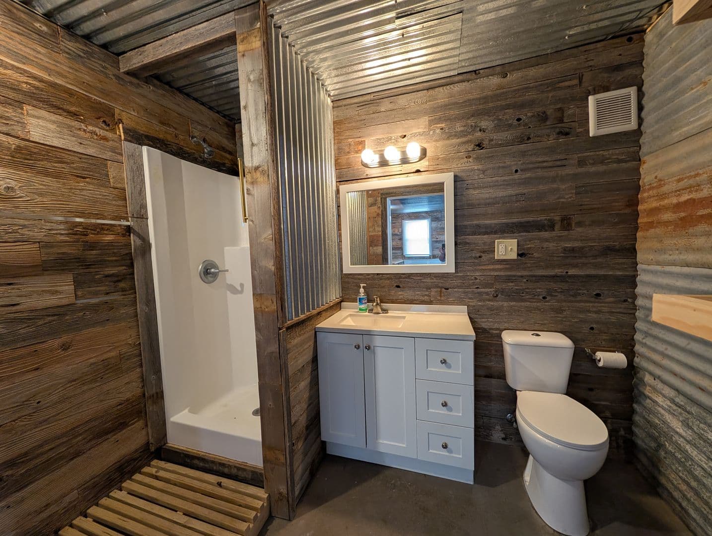 New Braunfels House: 890 Josephine
