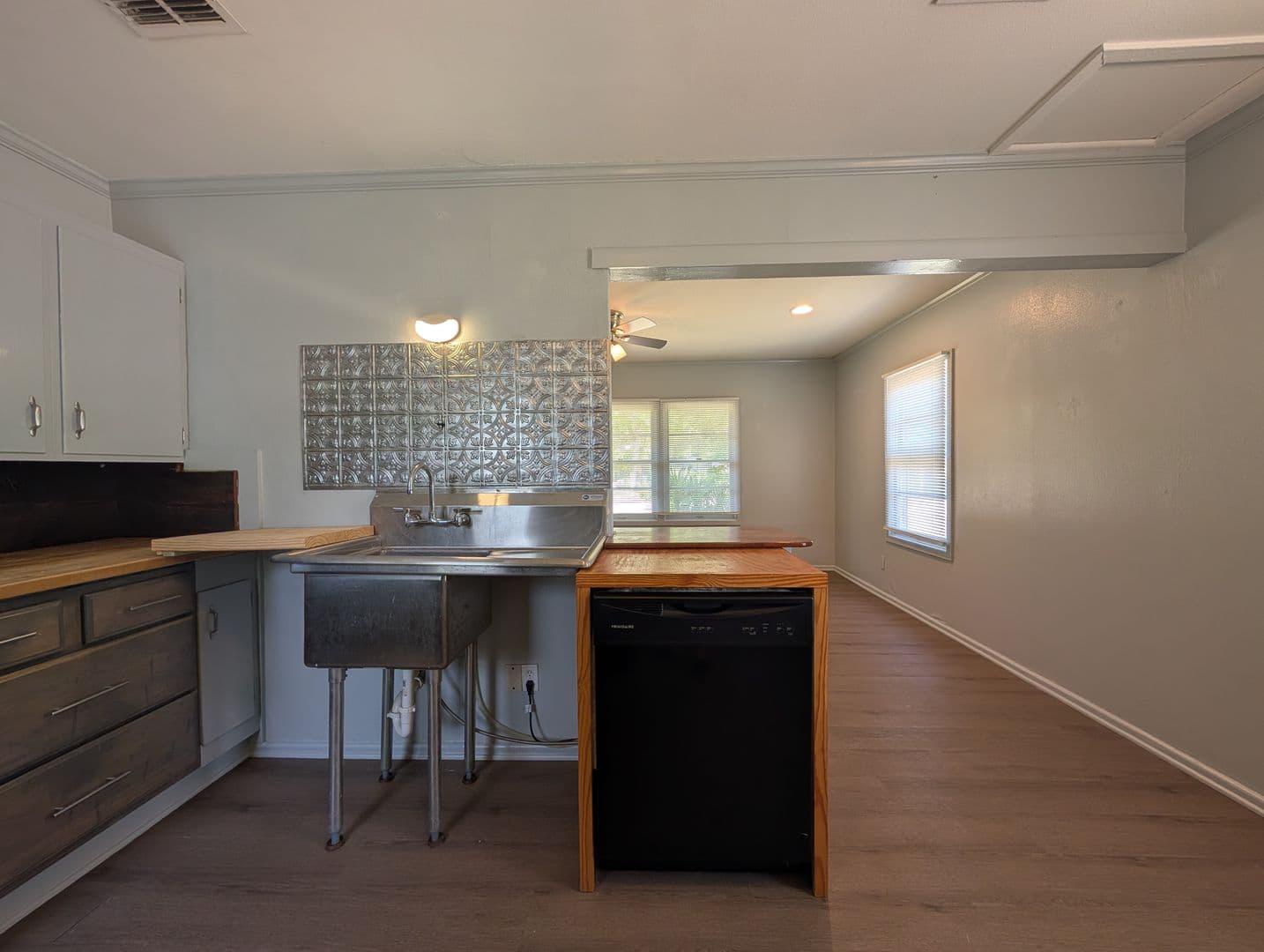 New Braunfels House: 890 Josephine