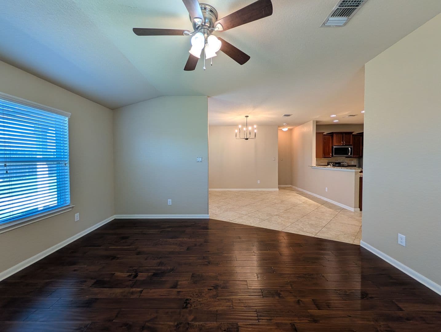 New Braunfels House: 1337 Lauren St
