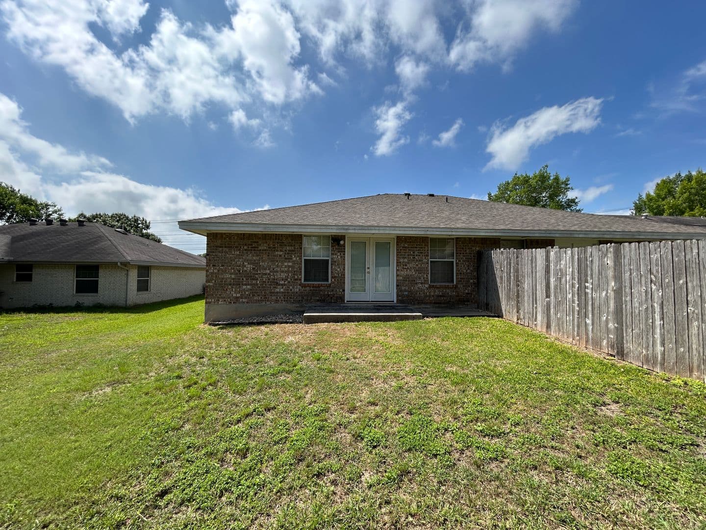 New Braunfels House: 1642 W County Line Rd