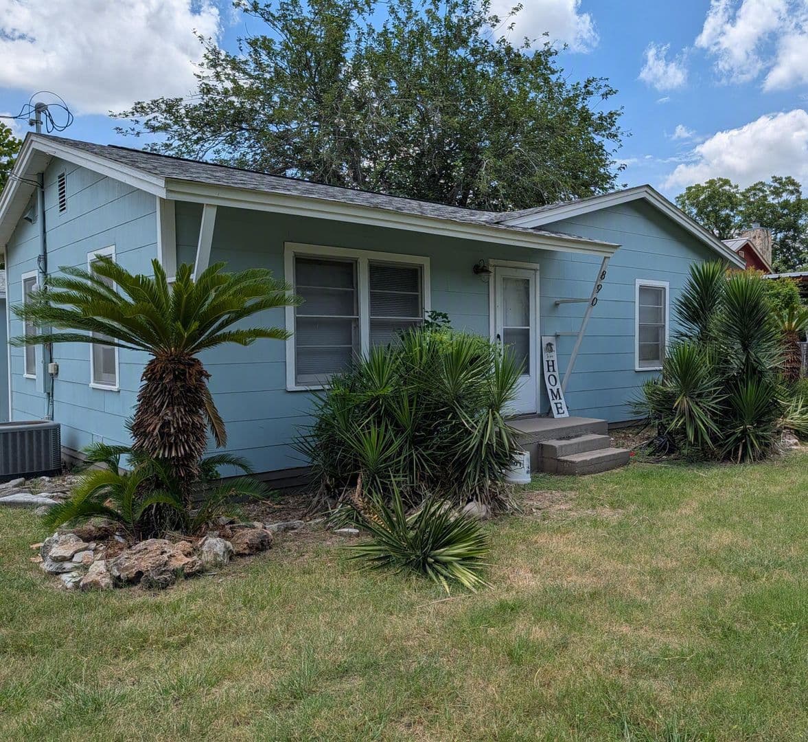 New Braunfels House: 890 Josephine