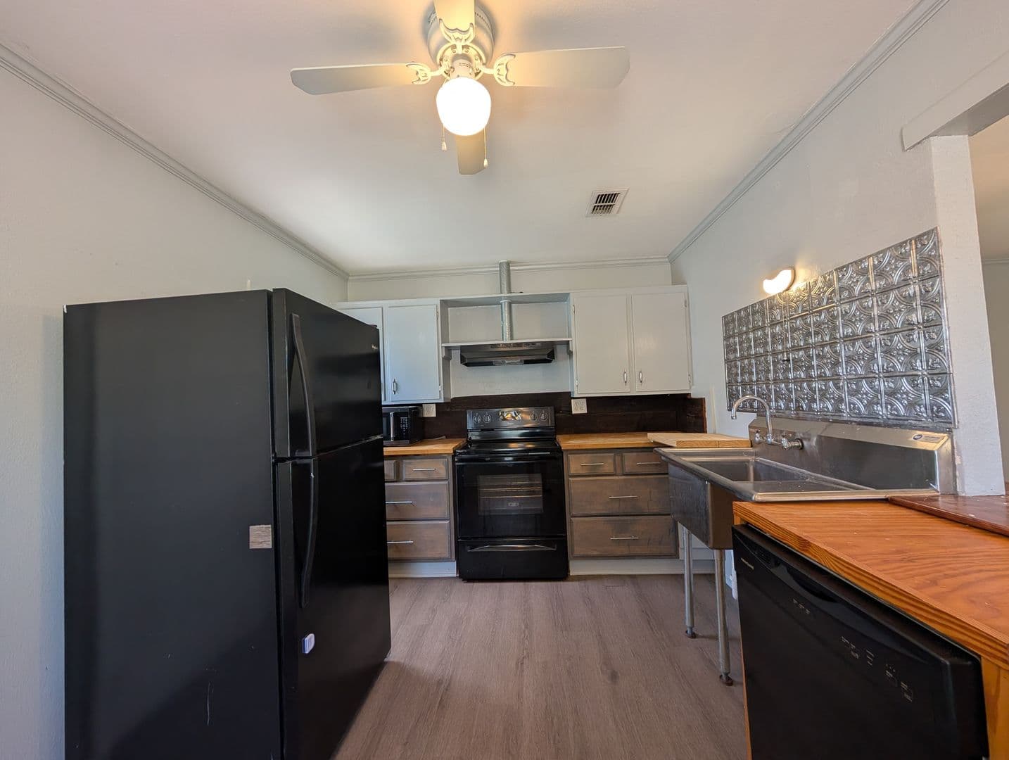 New Braunfels House: 890 Josephine