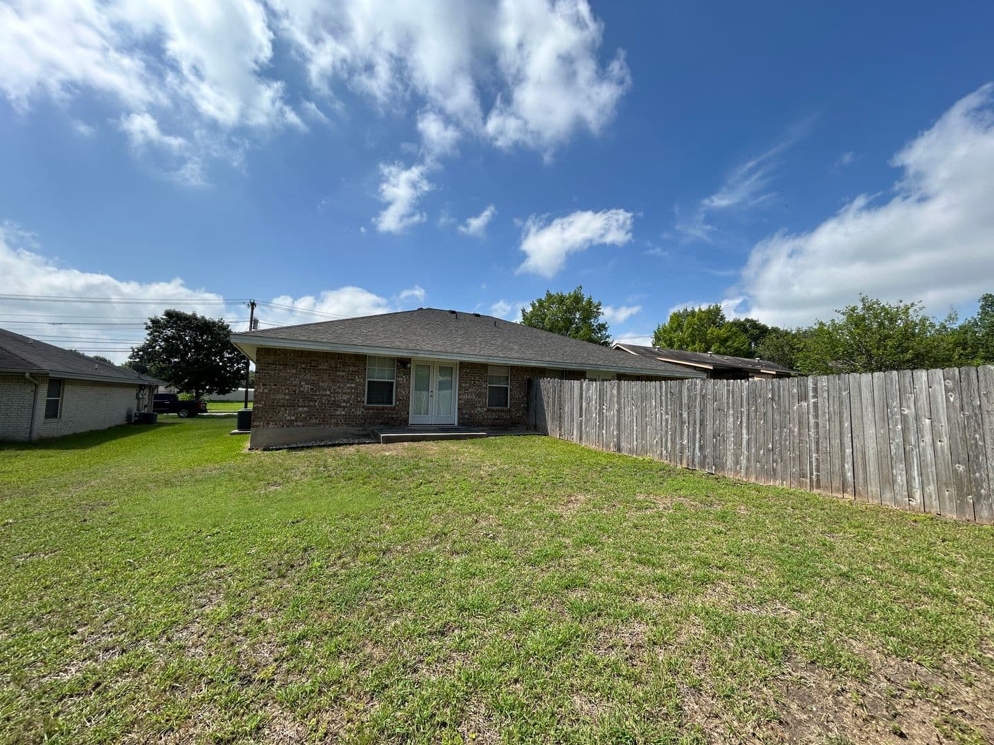 New Braunfels House: 1642 W County Line Rd