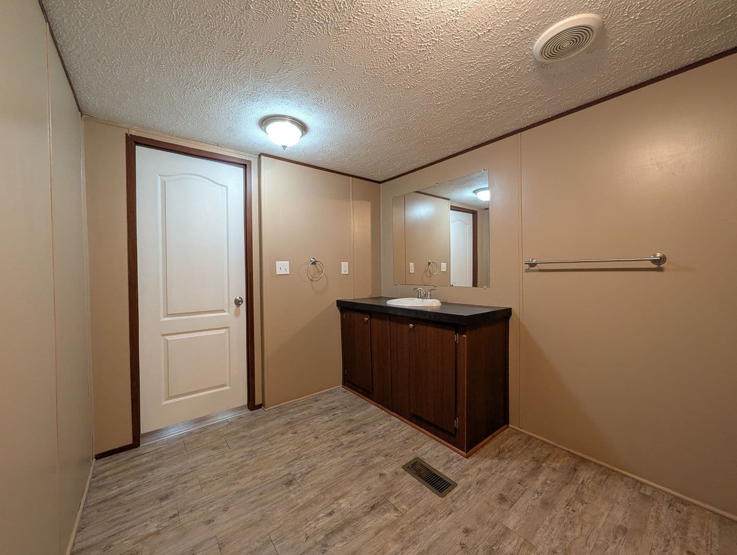 New Braunfels House: 135 Water Hole Lane