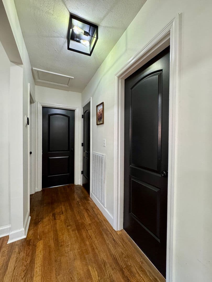 Chattanooga House: 854 Lupton Dr.
