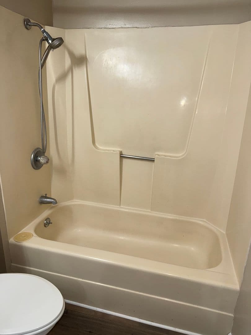 Bedford Apartment: 6th St. Apartments