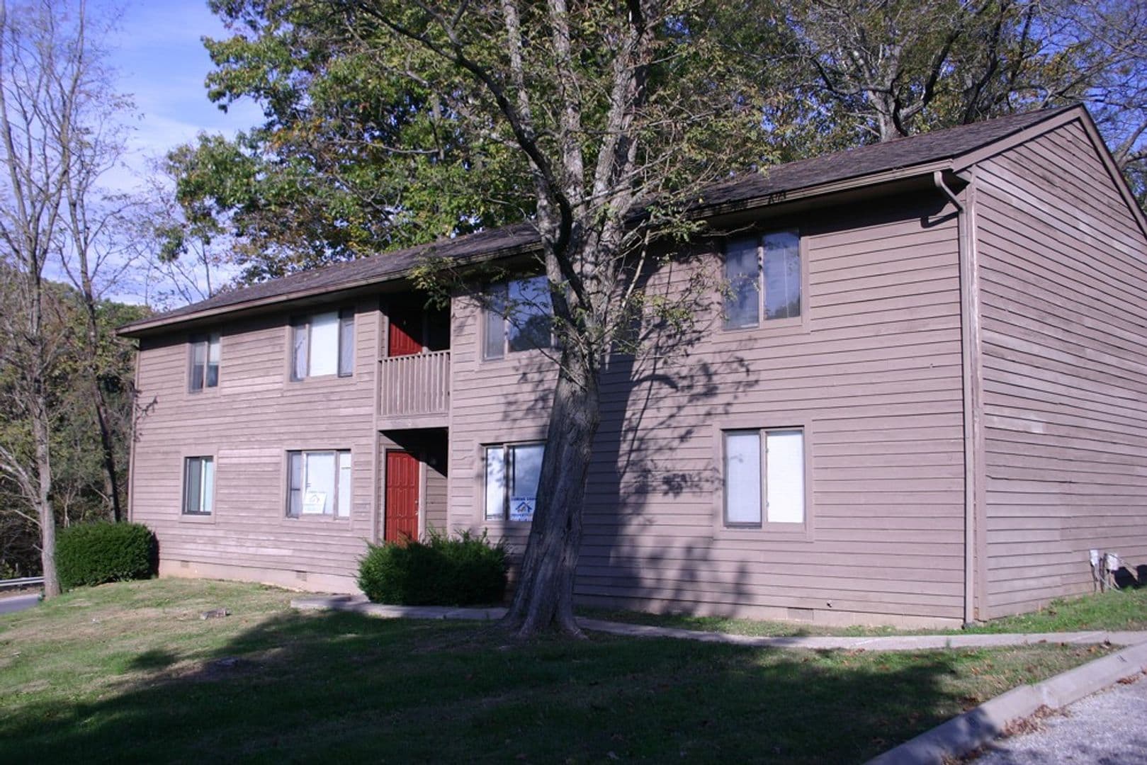 Bedford Apartment: 6th St. Apartments