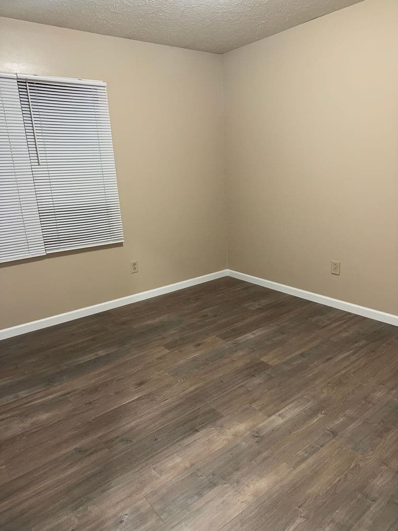 Bedford Apartment: 6th St. Apartments