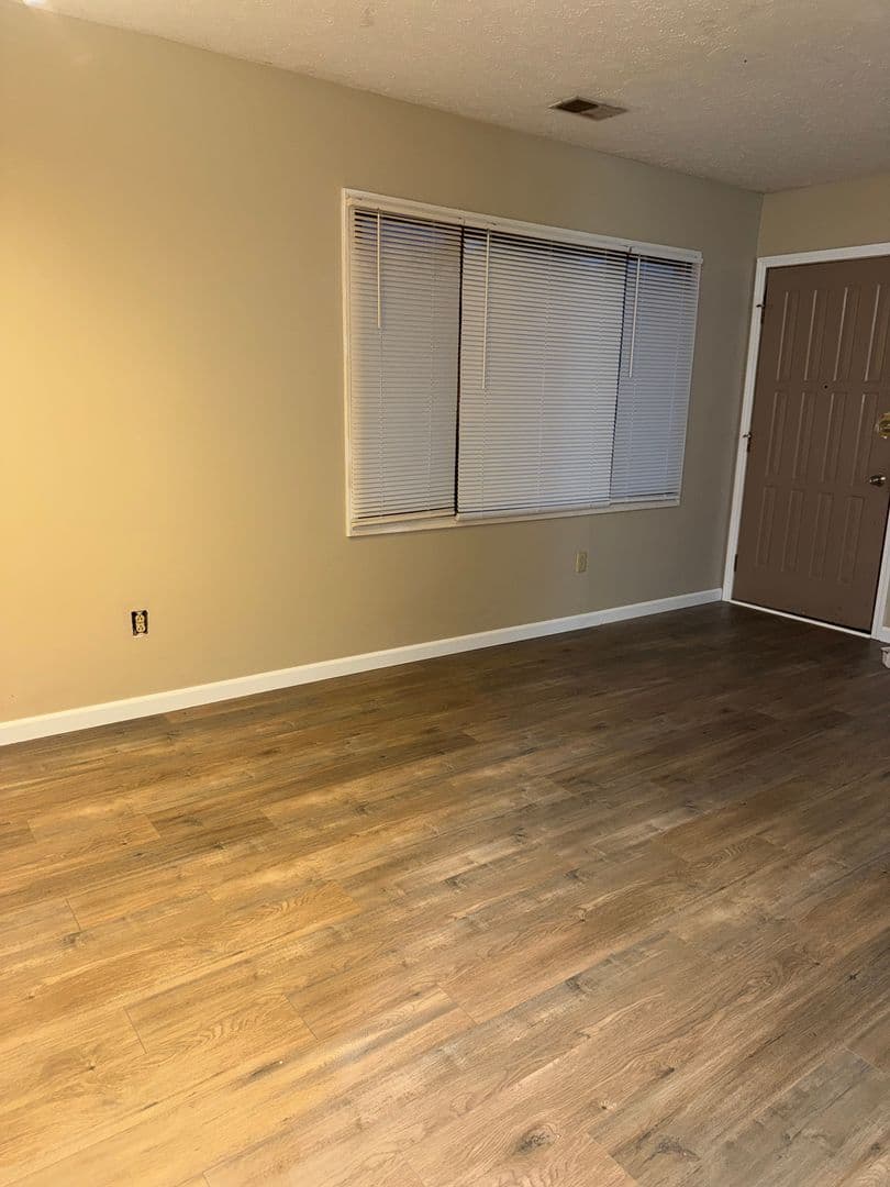 Bedford Apartment: 6th St. Apartments