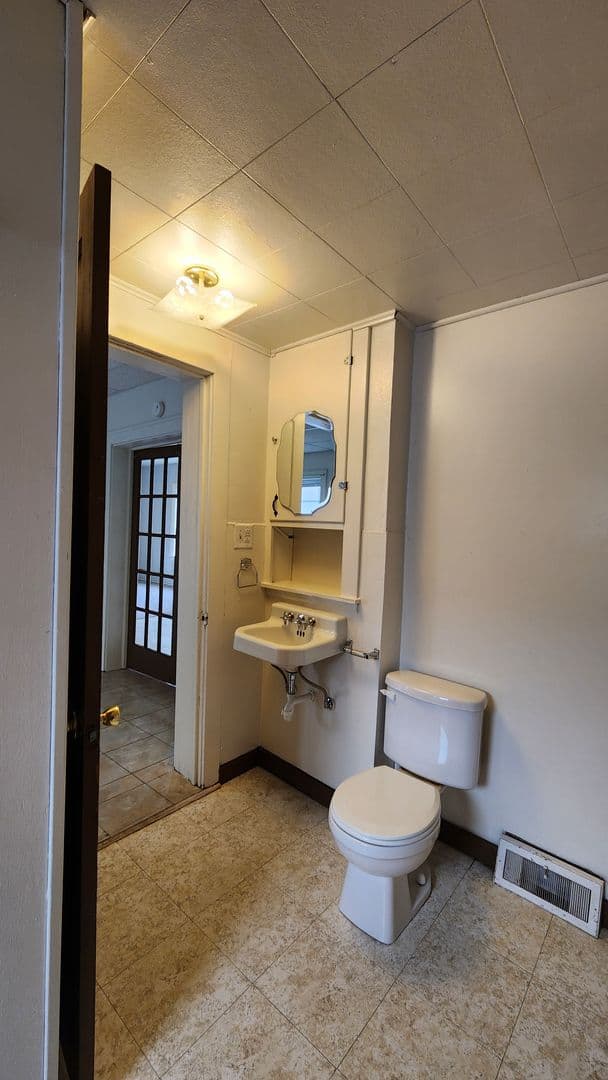 Missoula House: 405 E. Spruce St