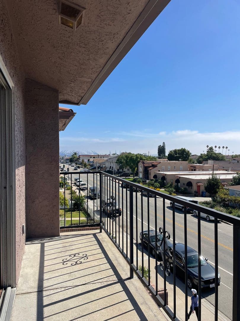 San Pedro Apartment: 1042 W. 9th Street