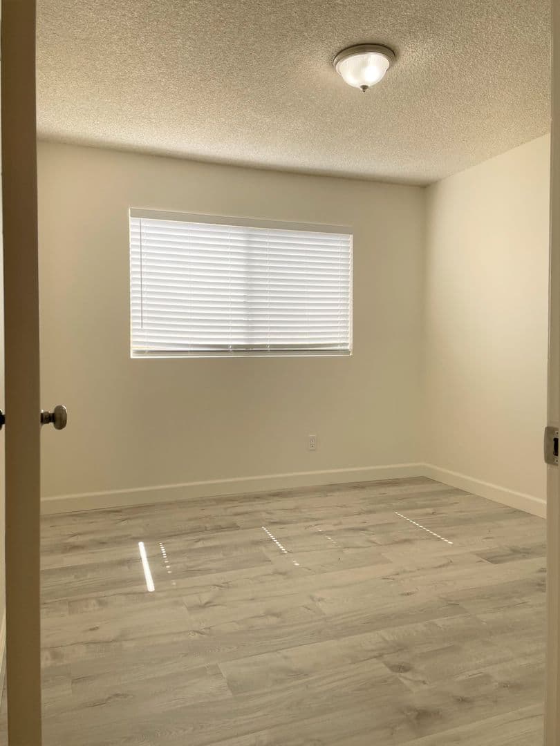 San Pedro Apartment: 1255 W 7th Street