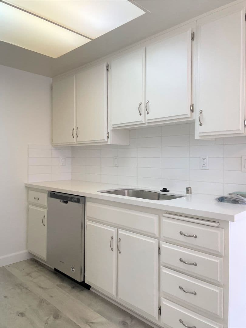 San Pedro Apartment: 1255 W 7th Street