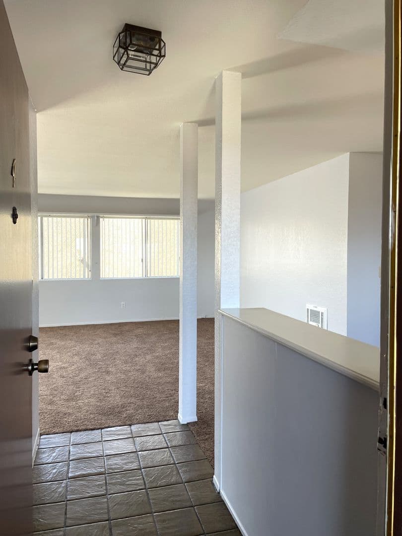 San Pedro Apartment: 1042 W. 9th Street