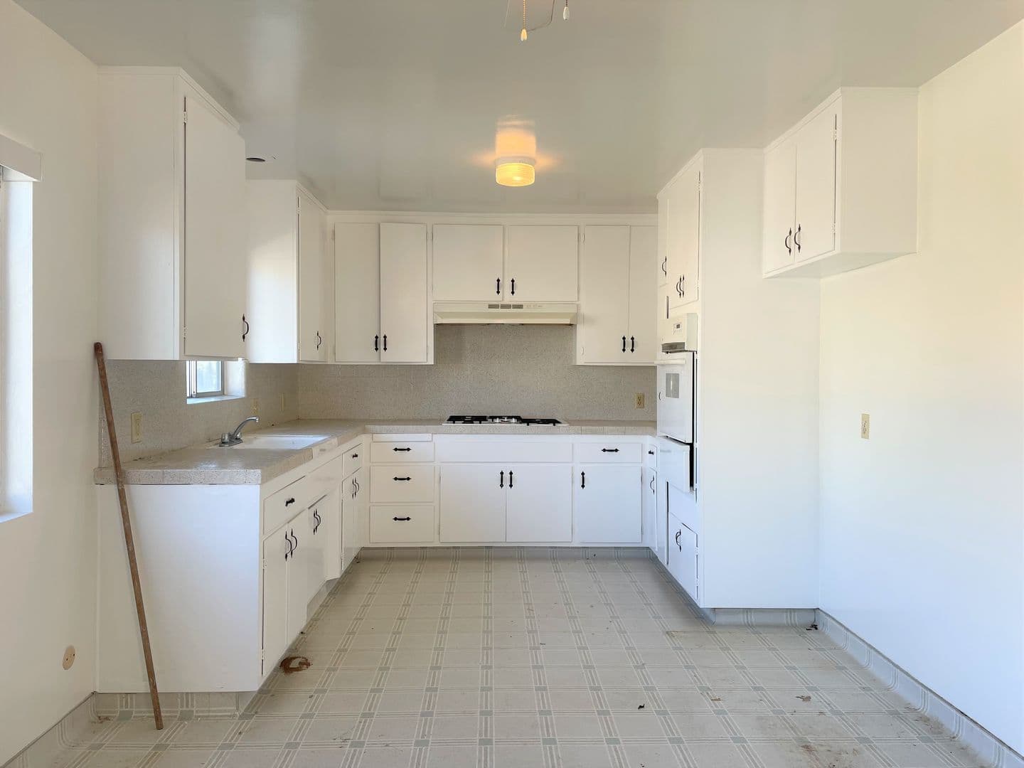 San Pedro Apartment: 711 W. 39th Street