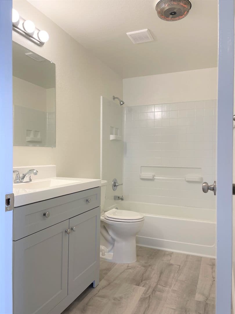 San Pedro Apartment: 1255 W 7th Street