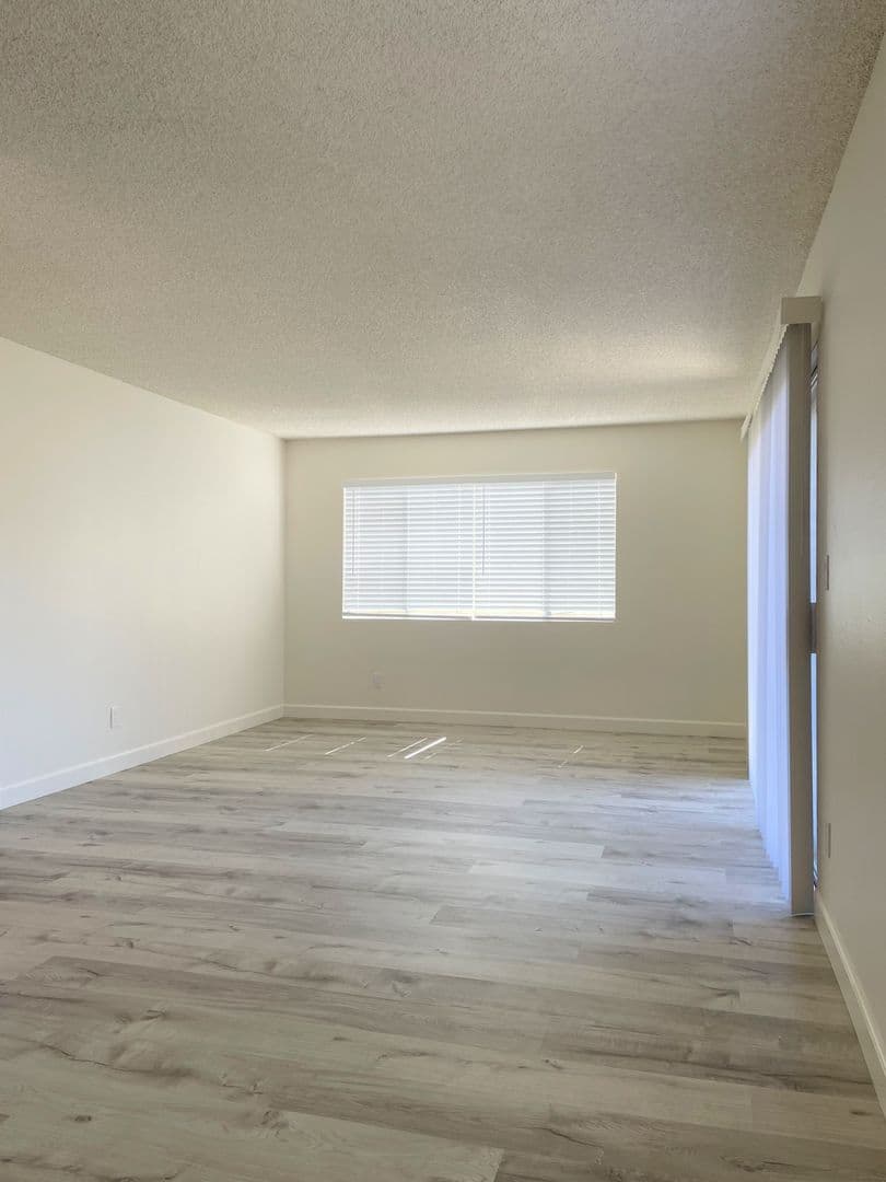 San Pedro Apartment: 1255 W 7th Street