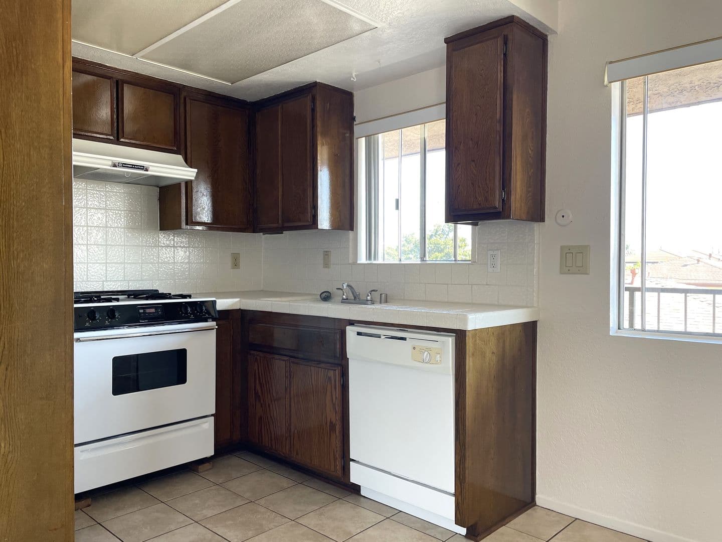 San Pedro Apartment: 1042 W. 9th Street