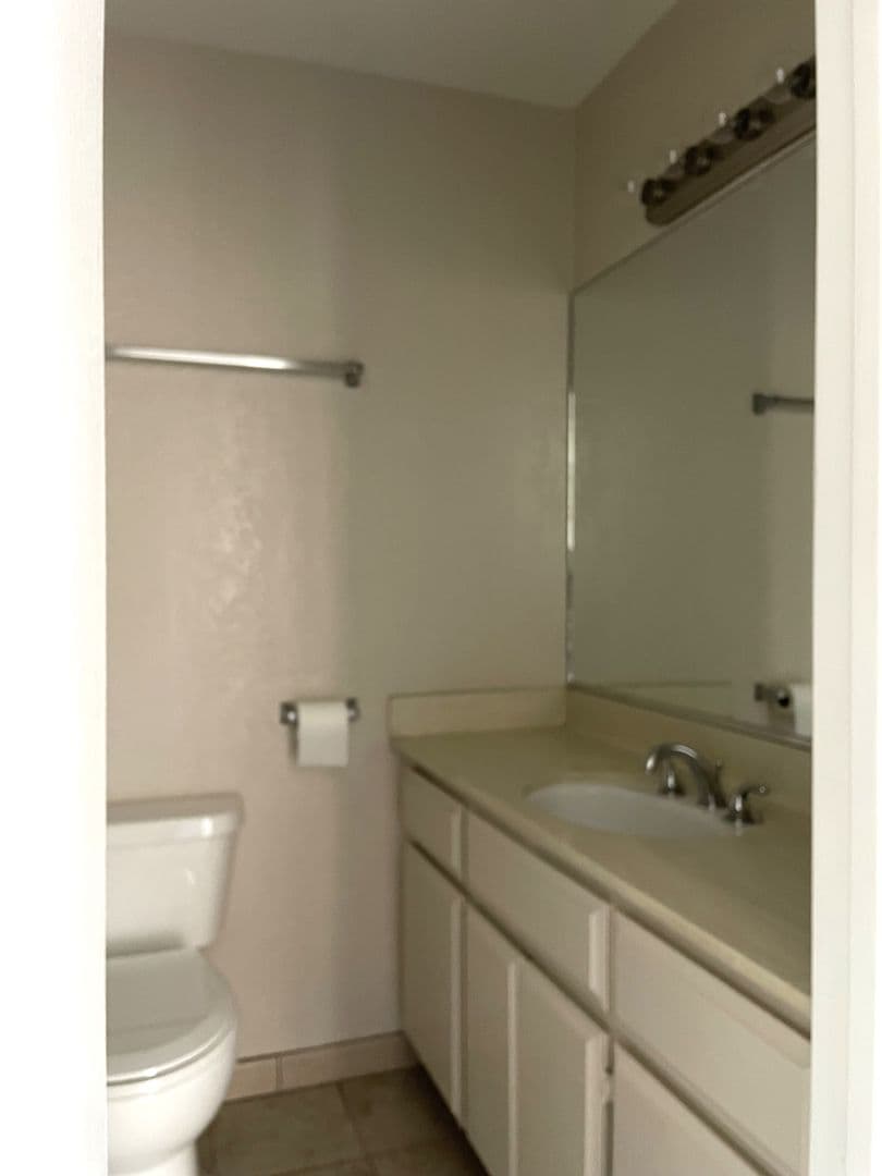 San Pedro Apartment: 1042 W. 9th Street
