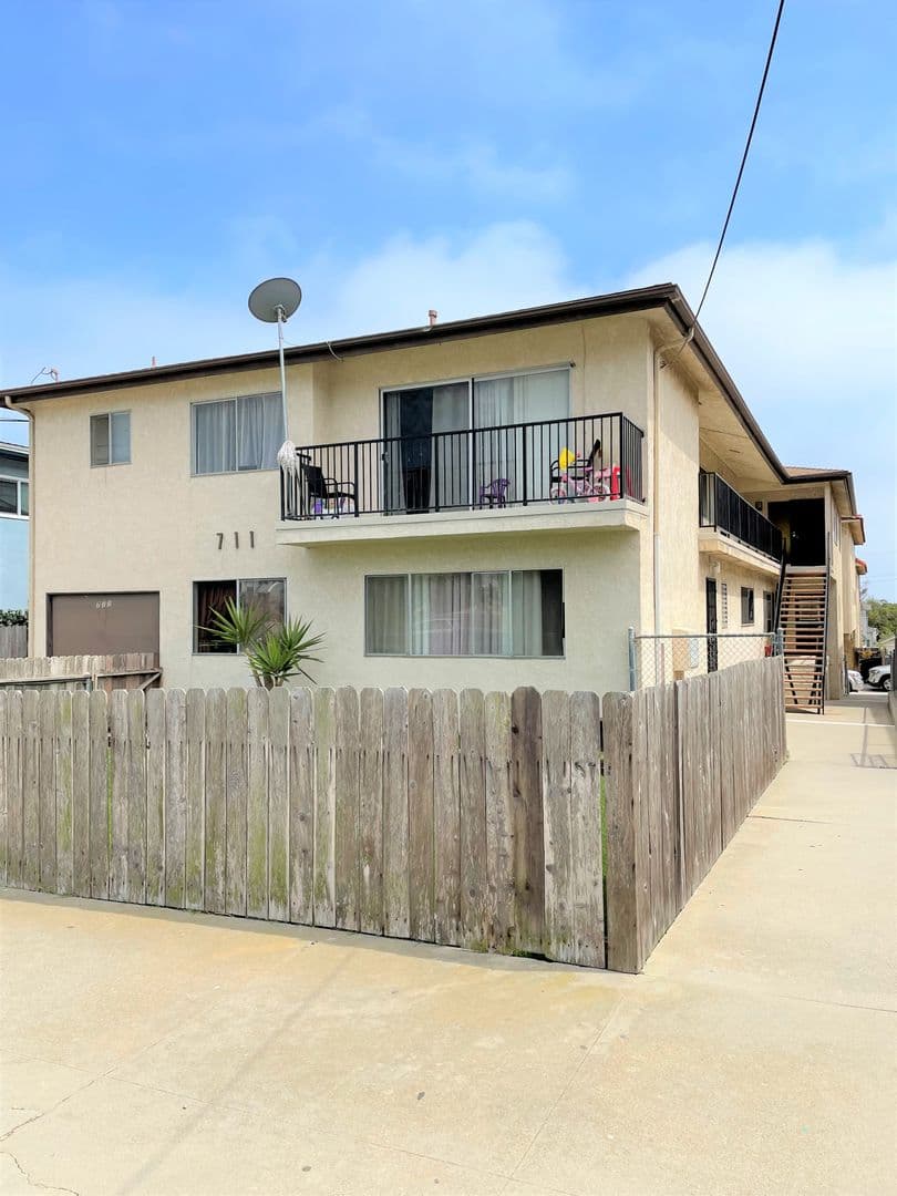 San Pedro Apartment: 711 W. 39th Street