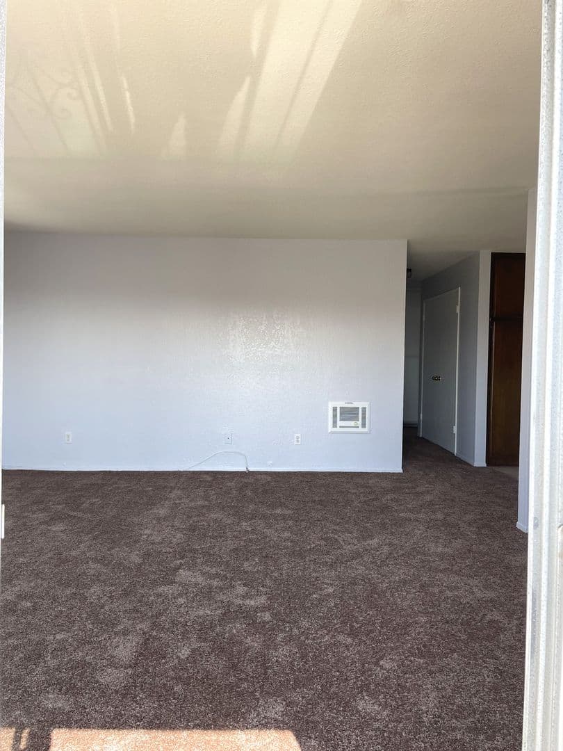 San Pedro Apartment: 1042 W. 9th Street