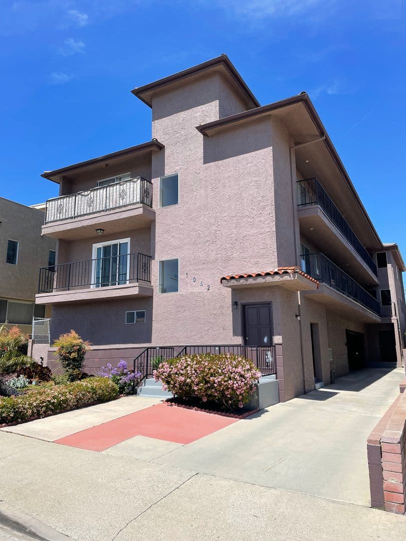 San Pedro Apartment: 1042 W. 9th Street