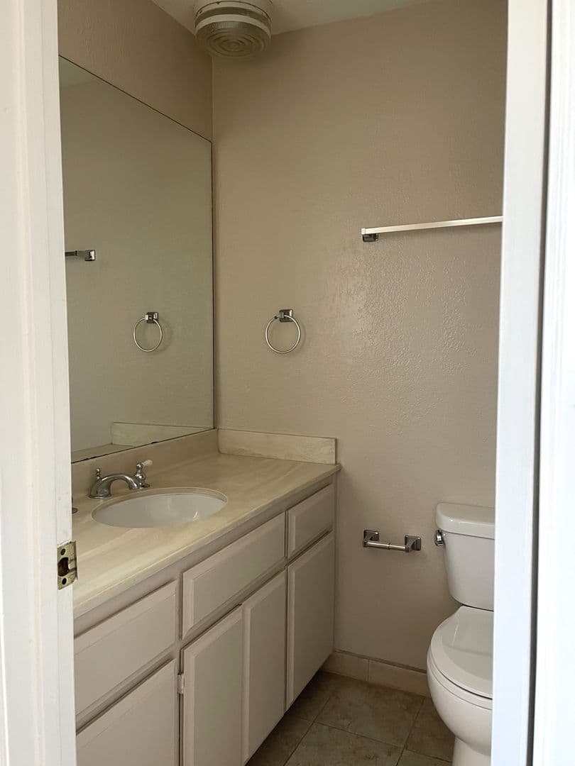 San Pedro Apartment: 1042 W. 9th Street