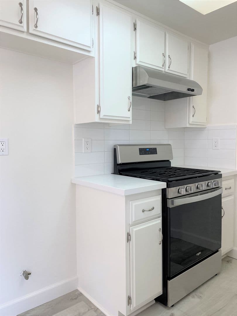 San Pedro Apartment: 1255 W 7th Street
