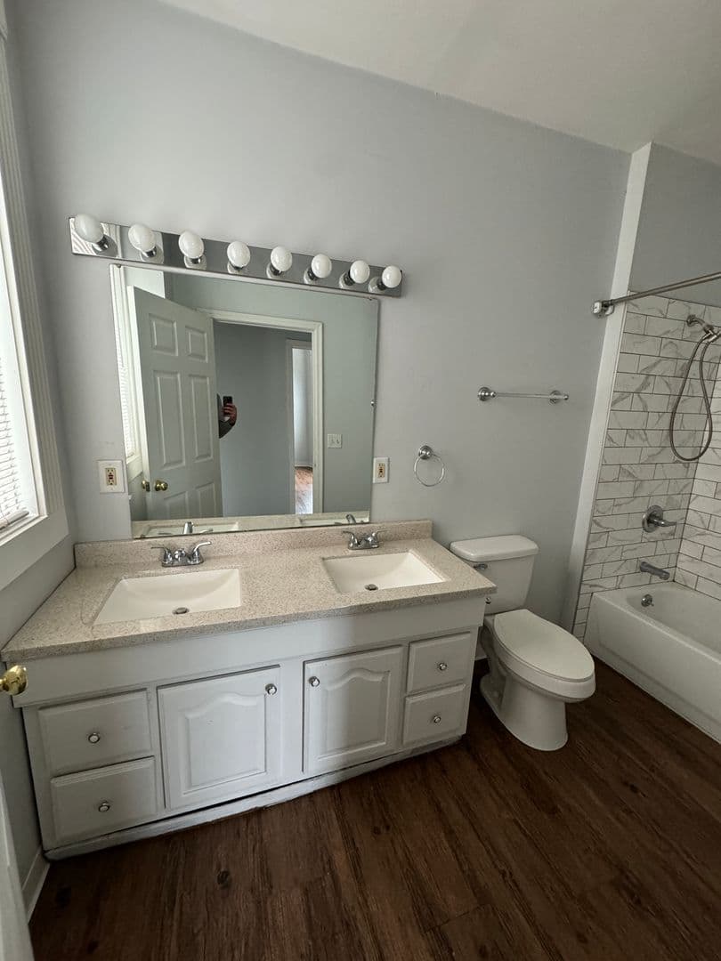 Davenport Apartment: 246 W 3rd St