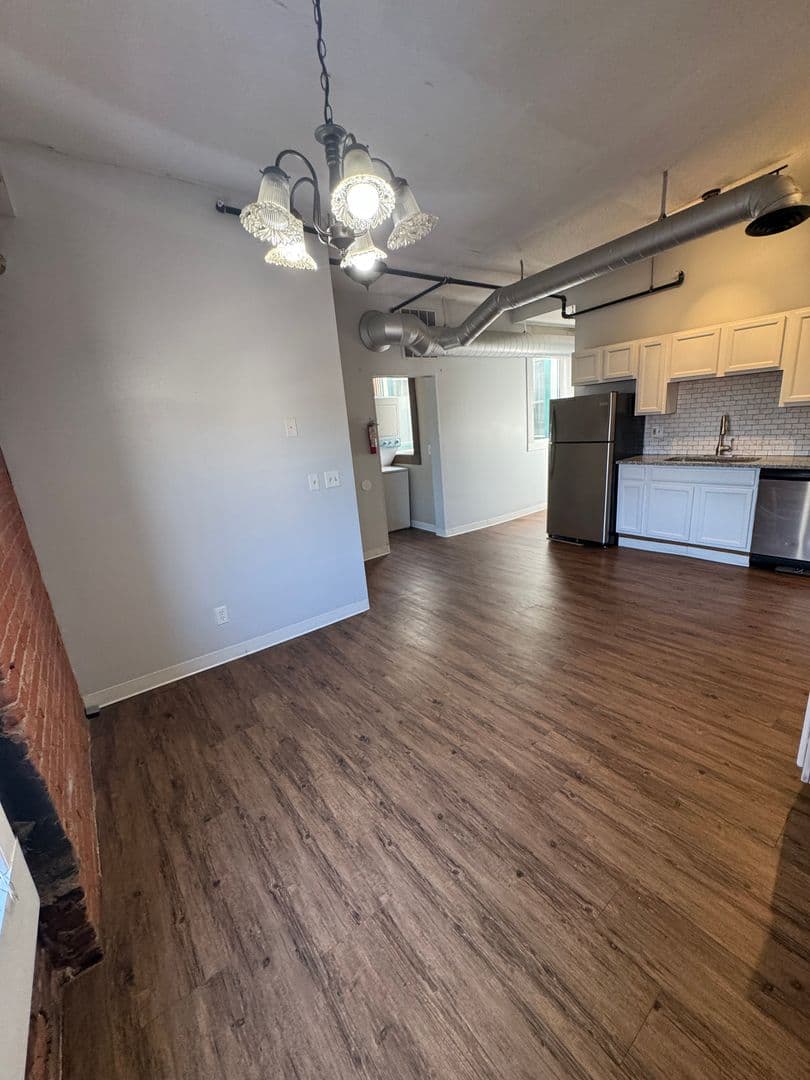 Davenport Apartment: 246 W 3rd St