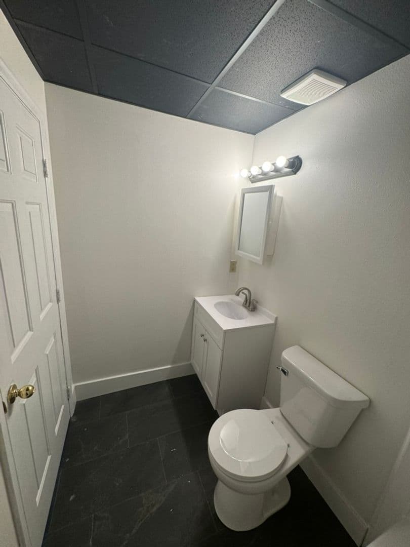 Davenport Apartment: 246 W 3rd St