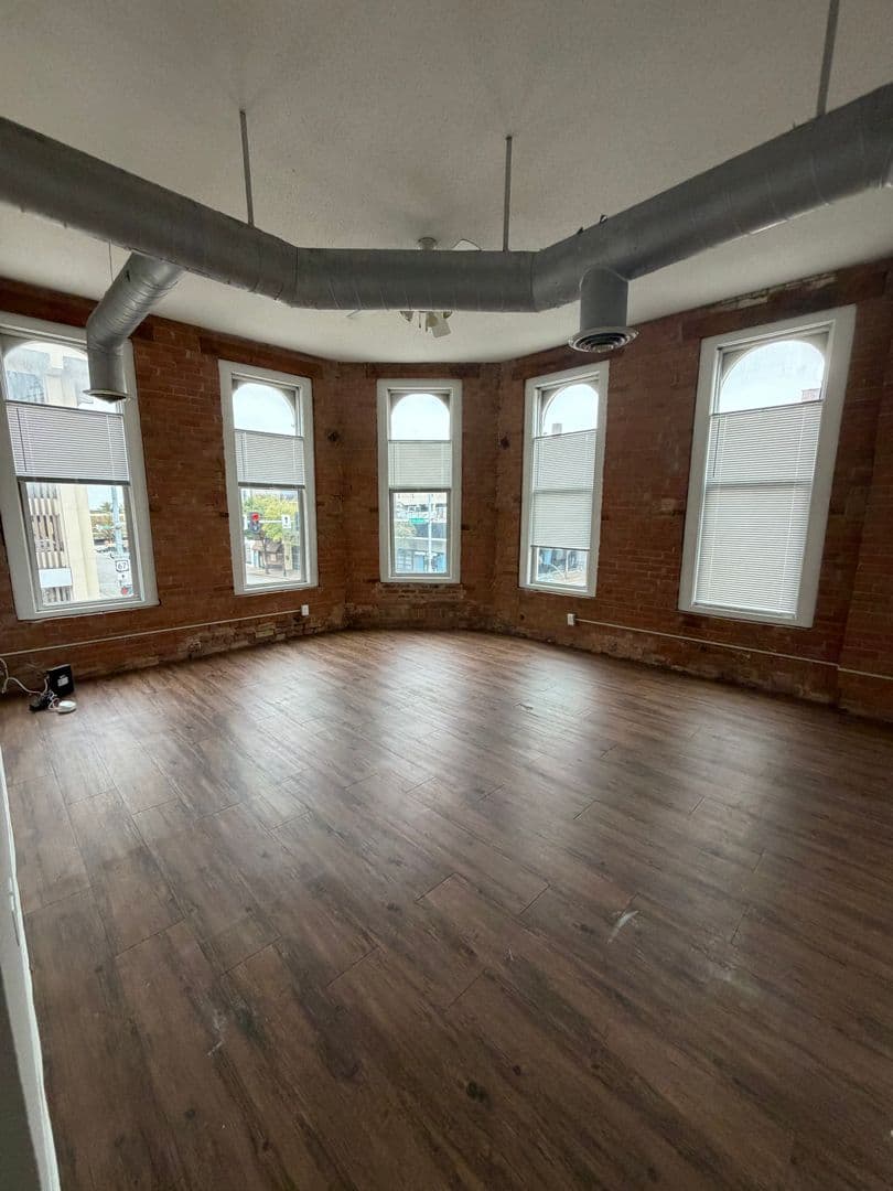 Davenport Apartment: 246 W 3rd St