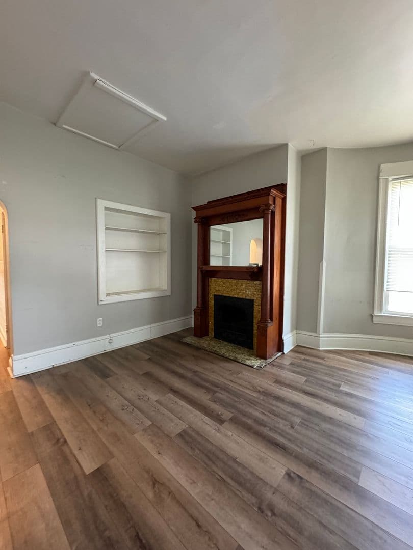 Davenport Apartment: 703 E. 14th St.