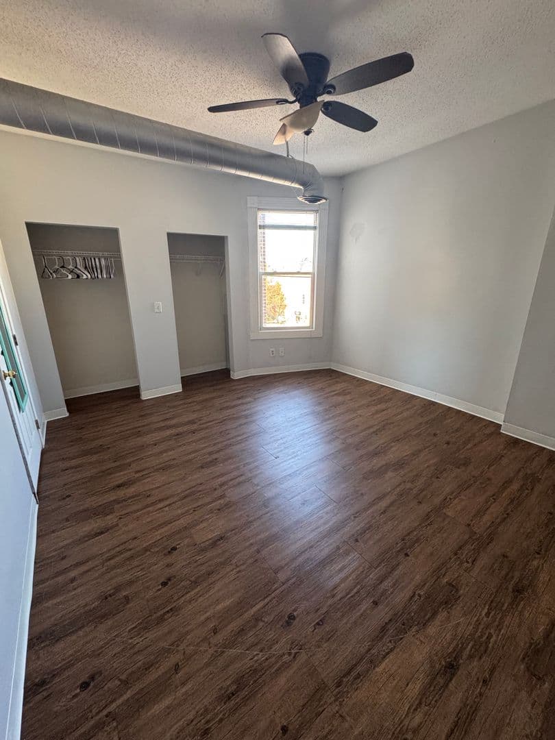 Davenport Apartment: 246 W 3rd St