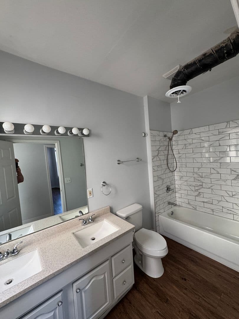 Davenport Apartment: 246 W 3rd St