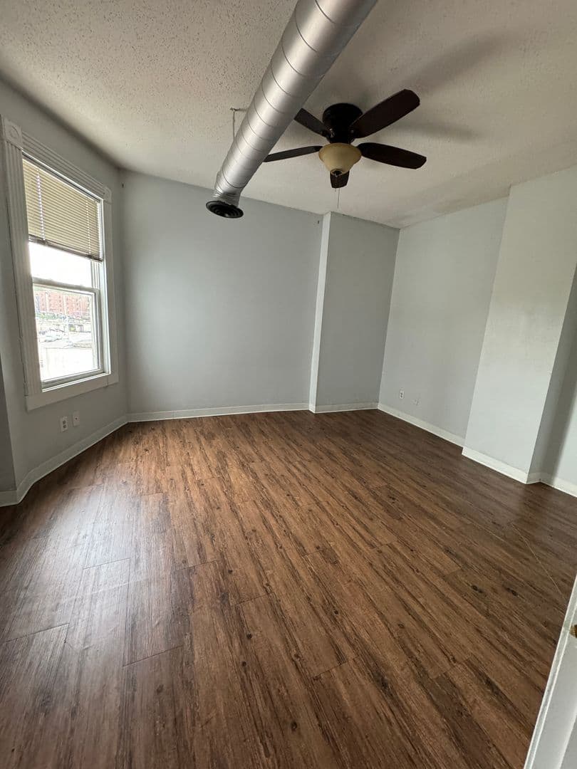 Davenport Apartment: 246 W 3rd St