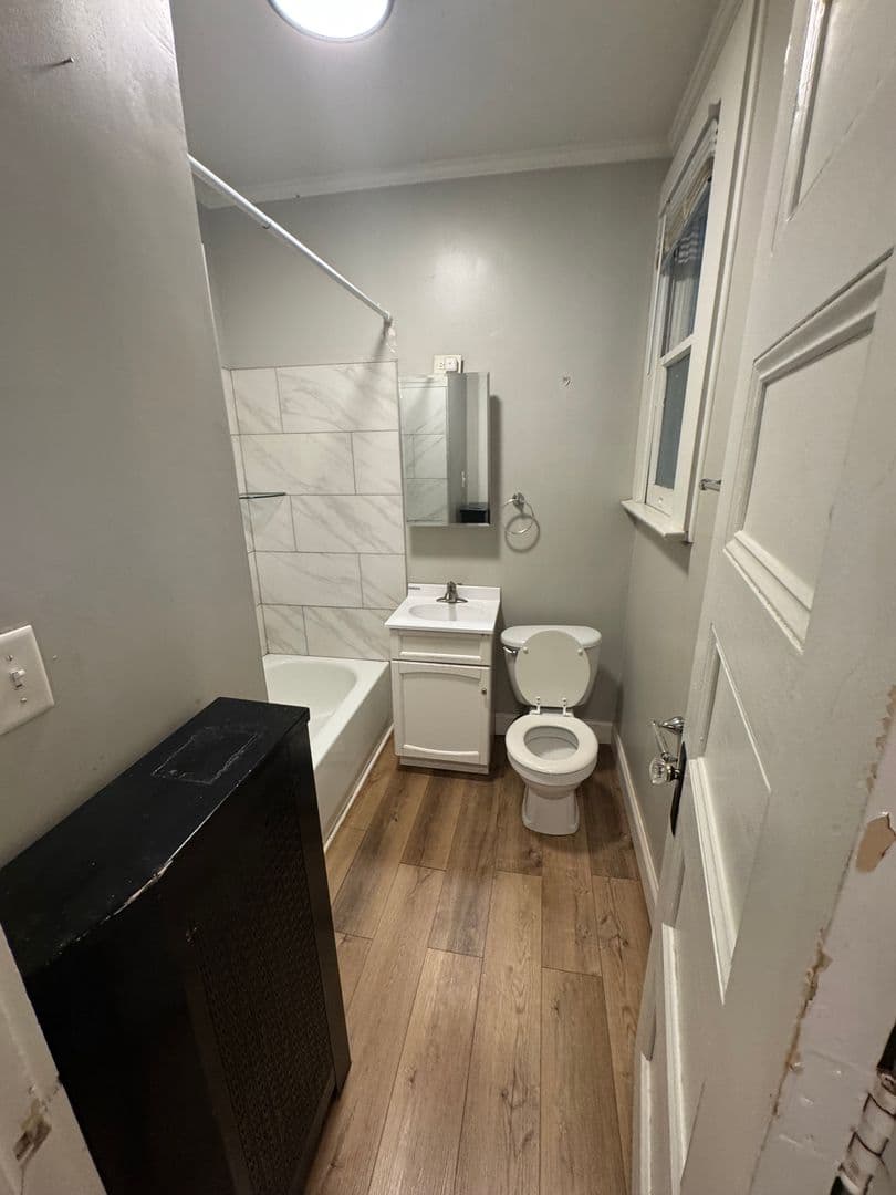 Davenport Apartment: 703 E. 14th St.