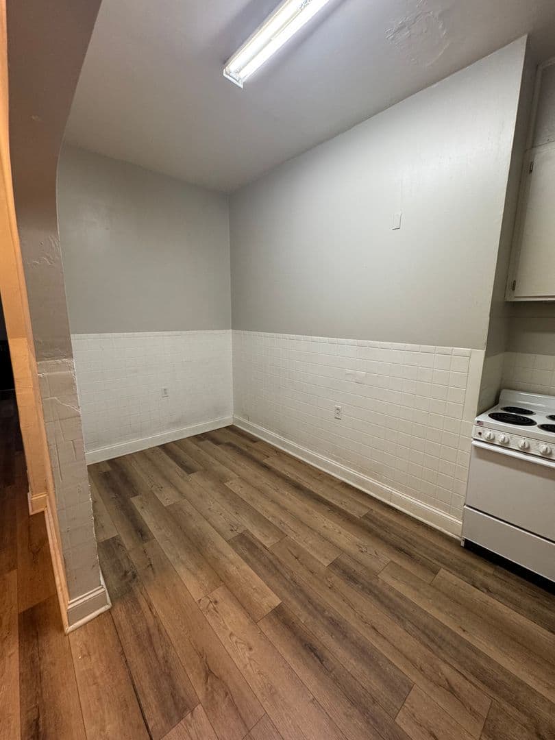 Davenport Apartment: 703 E. 14th St.