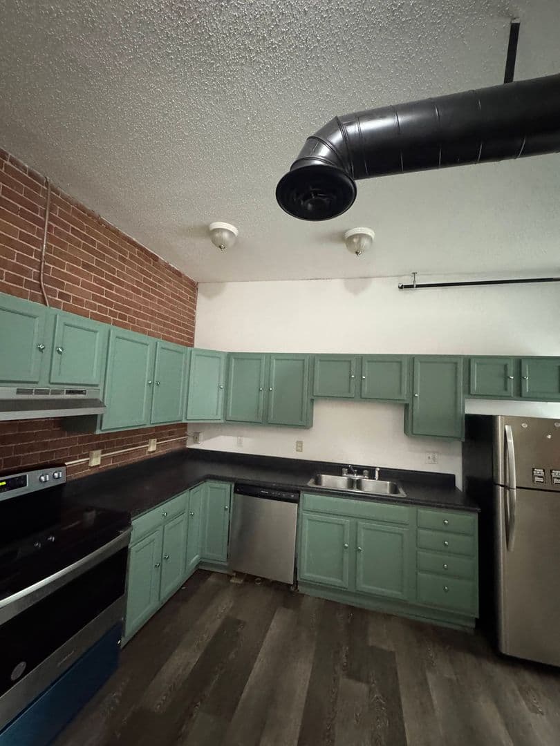 Davenport Apartment: 246 W 3rd St